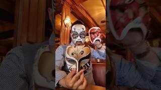 Magician RYAN HAYASHI in a restaurant - Man of Many Faces #Magier #mask