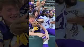 Aaron Jones Does Lambeau Leap as a Viking 