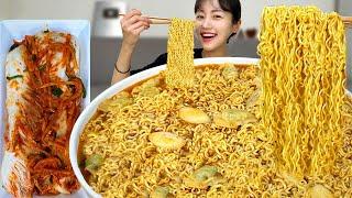 얼큰하고 칼칼한 물만두떡라면에 잘익은 김장김치 까지 라면 먹방! Rice cake dumpling ramen kimchi Mukbang