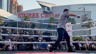 Oscar De La Hoya shows how LIGHTENING QUICK he's still on his feet