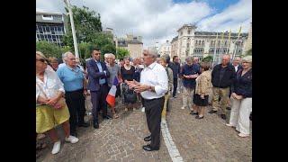 Tarbes - Des habitants réunis devant la mairie pour apporter leur soutien aux élus