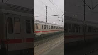 IC Steuerwagen fährt als IC 2075 nach Berlin mit Lichtgruss in Itzehoe mit BR101 #züge #IC #IC1