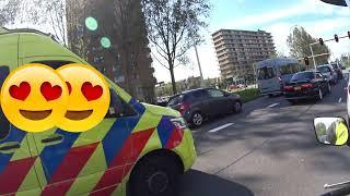 Blocking a lane to help an ambulance pass #motorcyclist #motorcycle Den Haag Lozerlaan