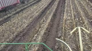 Fendt 926 pulling wagons