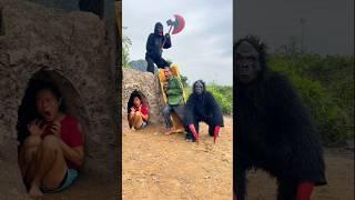 2 Ferocious Gorilla Monsters Attack Brave Beautiful Girl And Scared Poor Old Man In Deep Pit