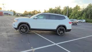 2022 VW Atlas 2.0T SE w/Technology  and Black wheel package 360° quick view