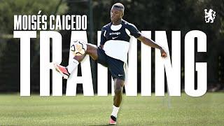 MOISÉS CAICEDO's First Training Session as a Blue! | Chelsea FC