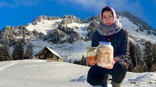 Living Alone in the Wild: A Woman’s Simple Mountain Meals