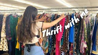 THRIFT WITH ME! On the Hunt for Vintage Goods