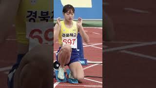 Women's sports track and field competition, female athletes in the rain#美athlete