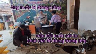 463.hơn hai tháng vợ chồng Nhi vắng nhà,Nhìn căn bếp ba chồng sử dụng chỉ biết thở dài ,dọn dẹp.