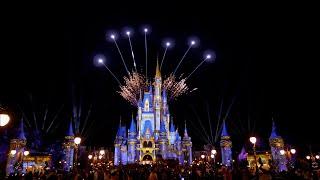 Small Fireworks at Magic Kingdom For Christmas Projections On Cinderella Castle | Walt Disney World