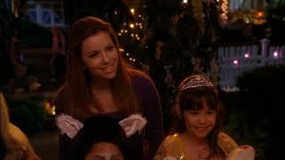 Gabrielle Takes Juanita, Celia And Grace Trick Or Treating - Desperate Housewives 7x06 Scene