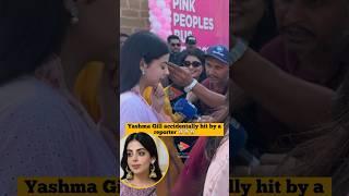 Yashma Gill accidentally hit by a reporter #yashmagill #accidentally #viral