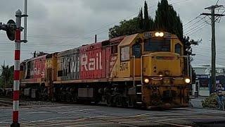 DXB 5074 & DFB 7267 on Train 934 at Parker Street Level Crossing in Islington.