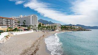 Playa La Torrecilla en Nerja, Málaga