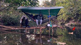 Fiz um ACAMPAMENTO ISOLADO sobre as ÁGUAS teve PEIXE no molho muita atividade ANIMAL e ADRENALINA️