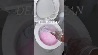 Deep clean & decorate her bathroom #asmr #asmrcleaning #cleaning #cleaningmotivation #cleaningtips