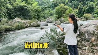 周末雨锅带依婷去玩，可惜水太冷不能漂流，晚上还去看音乐会