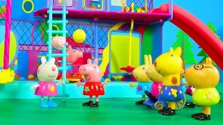 Peppa Pig Goes to the Bouncy Ball Birthday!   Toy Adventures With Peppa Pig